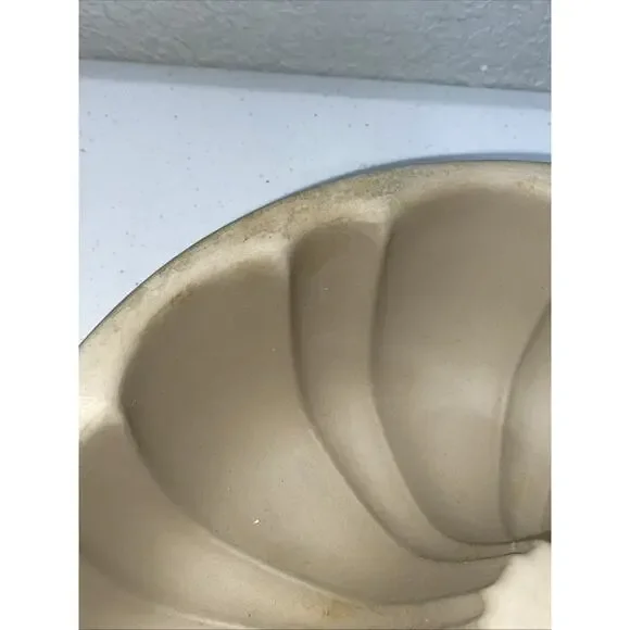Pampered Chef Family Heritage Fluted Bundt Cake Stoneware Pan Full Size 10" USA - Picture 9 of 9